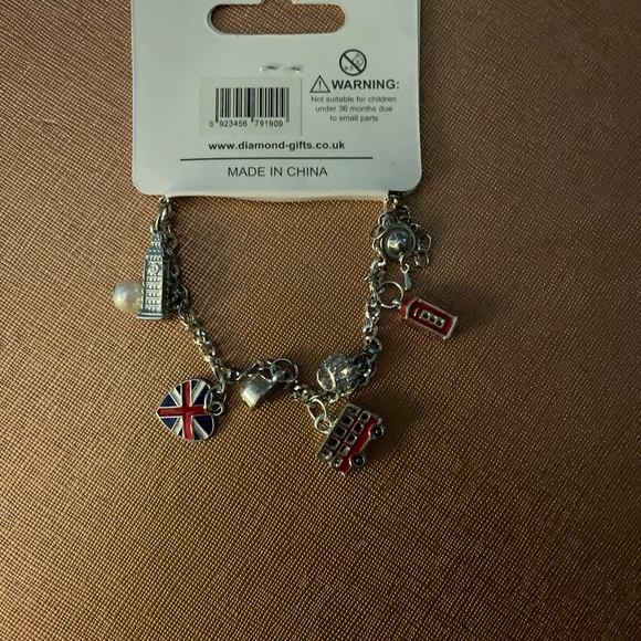 United Kingdom Charm Bracelet - Picture 3 of 4